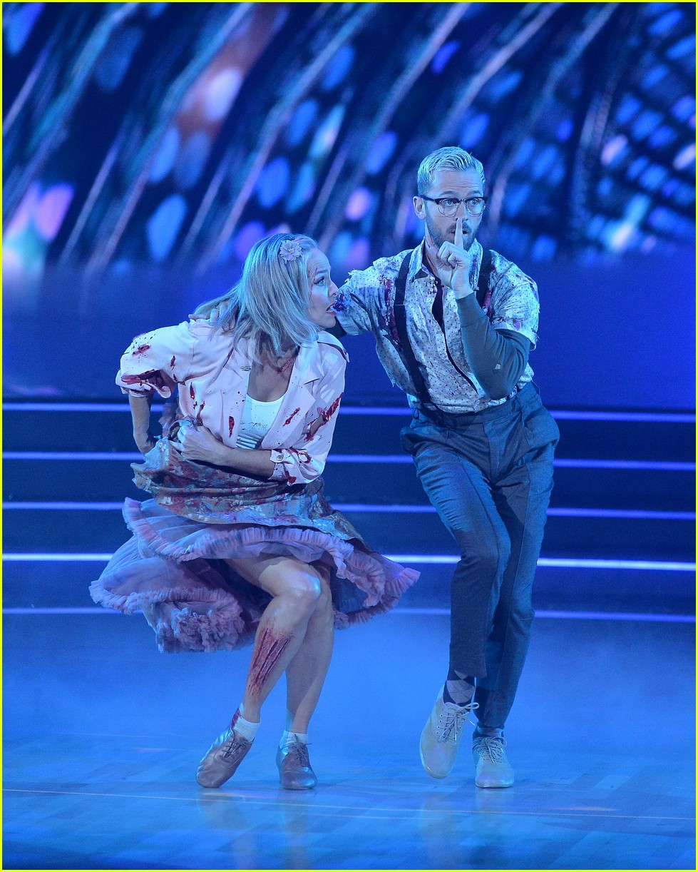 melora hardin brings the energy to dwts horror night 02