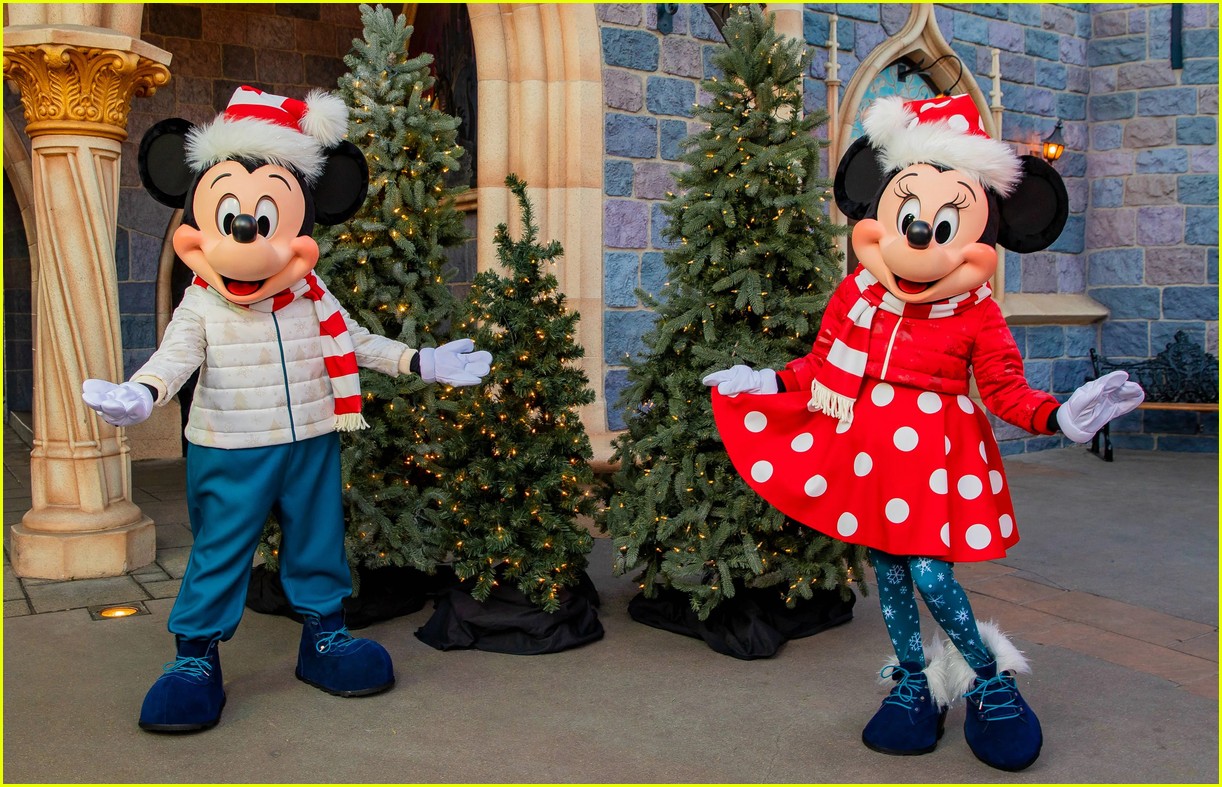 mickey minnie mouse debut new holiday 2021 outfits and disney merch 01