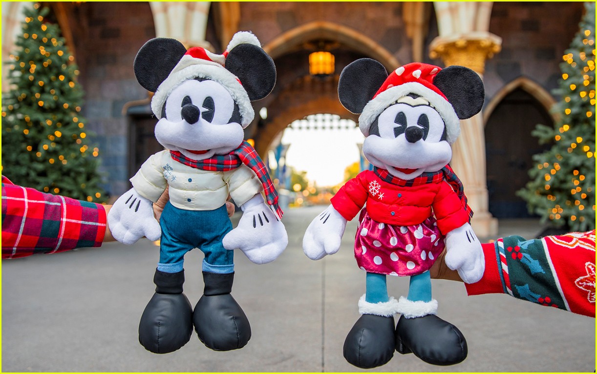 mickey minnie mouse debut new holiday 2021 outfits and disney merch 03