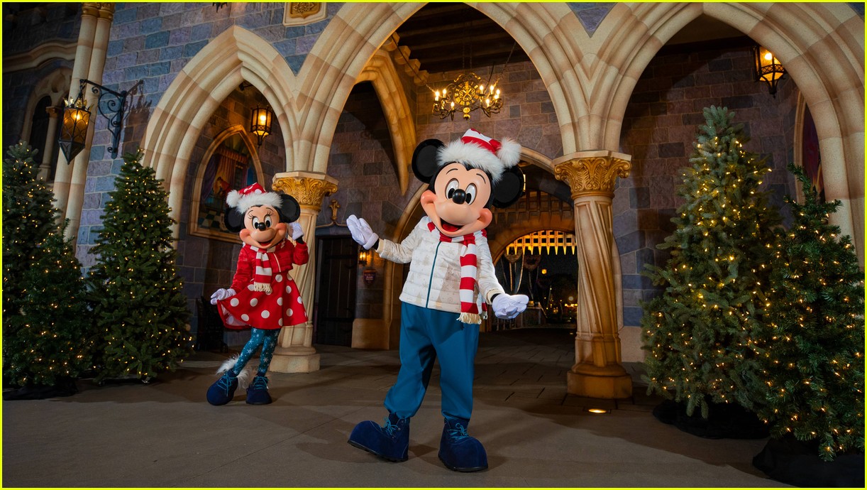 mickey minnie mouse debut new holiday 2021 outfits and disney merch 05