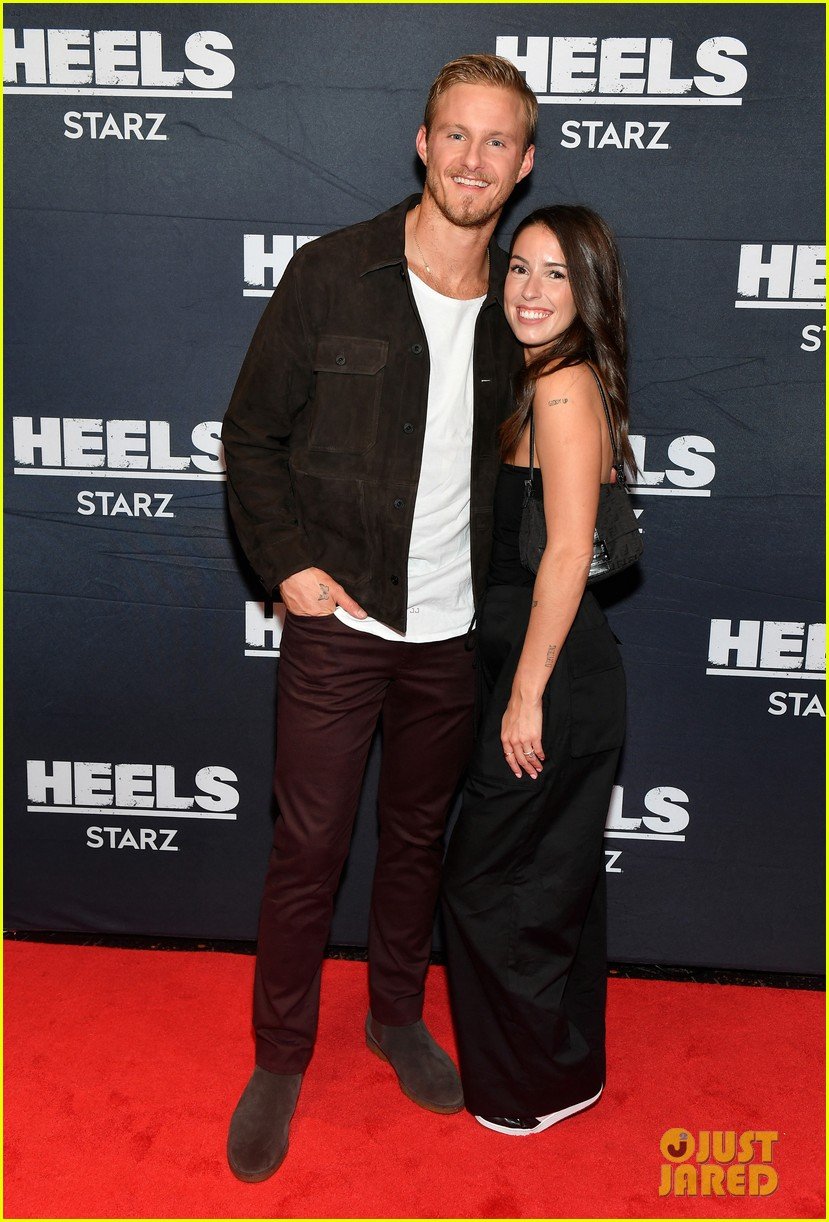 stephen amell alexander ludwig pose with younger selves at heels finale screening 01