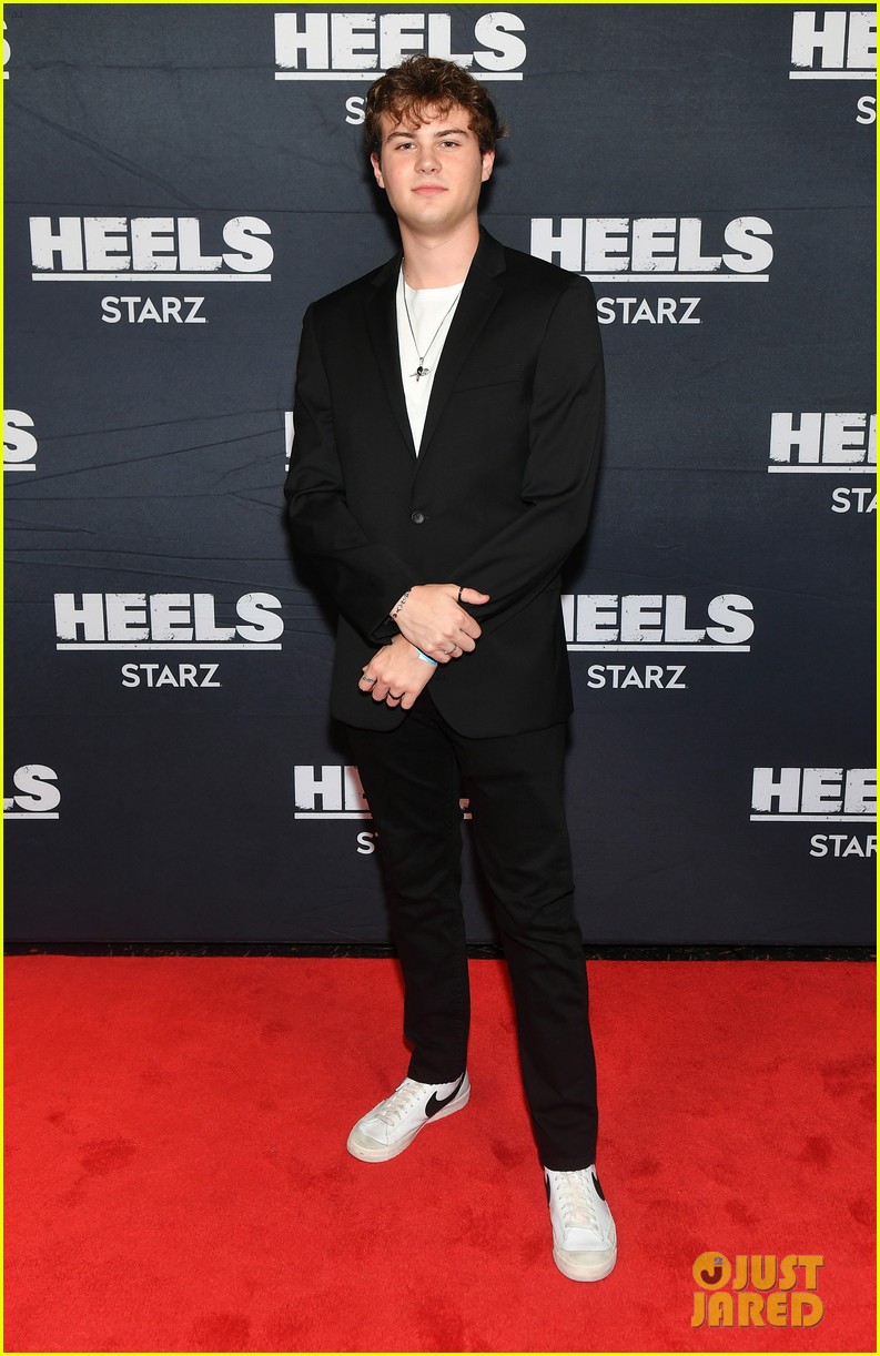 stephen amell alexander ludwig pose with younger selves at heels finale screening 09