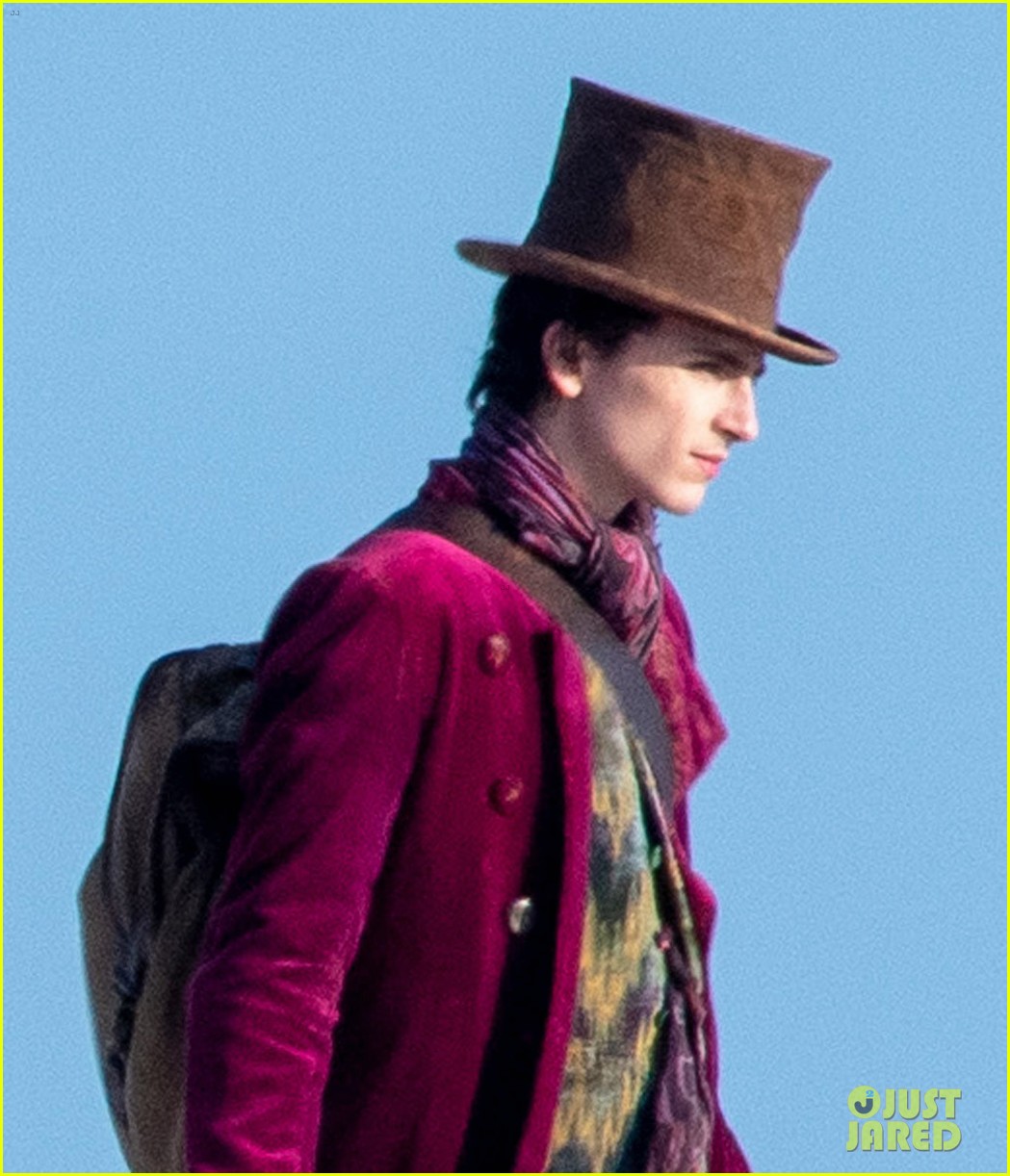 timothee chalamet spotted on wonka set 04
