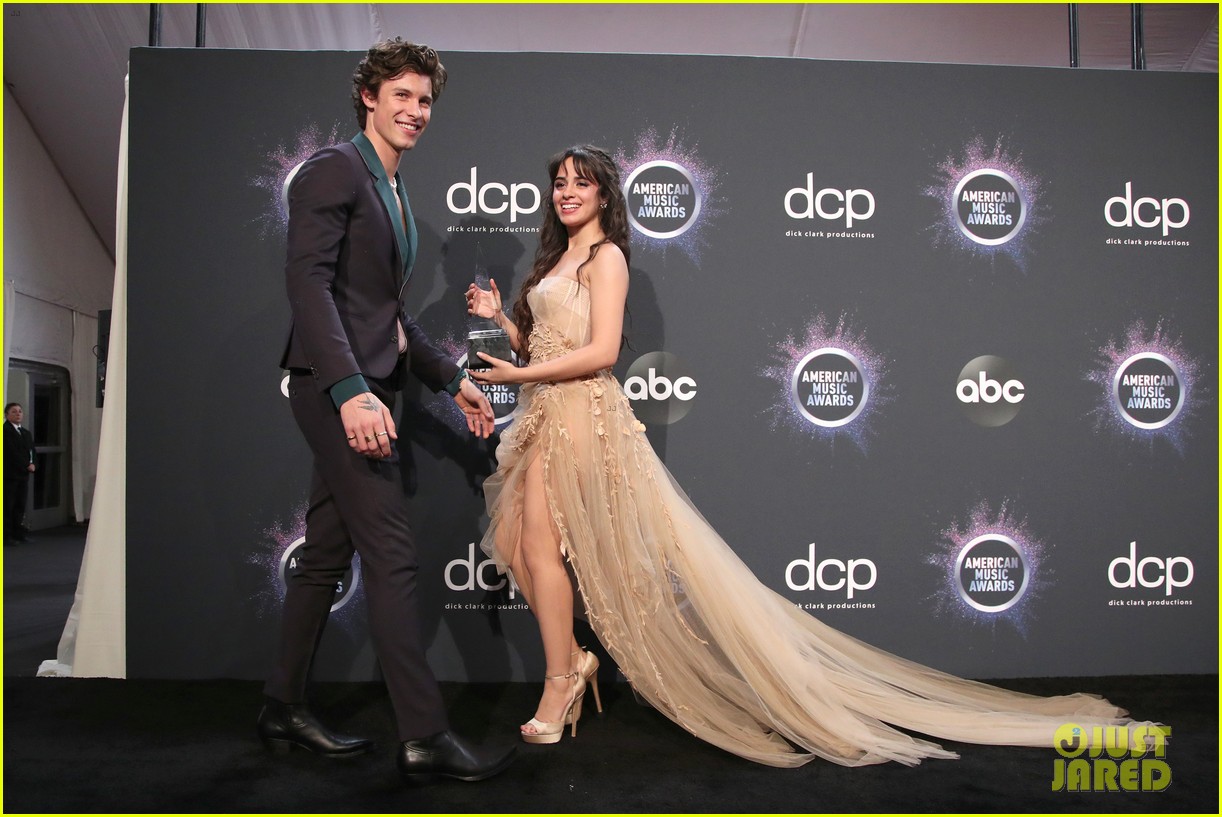 shawn mendes camila cabello have split up 21
