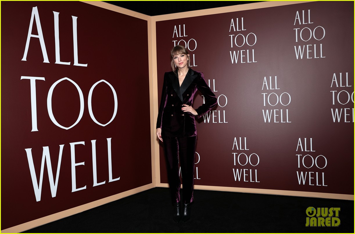 dylan obrien sadie sink join taylor swift at all too well premiere 10