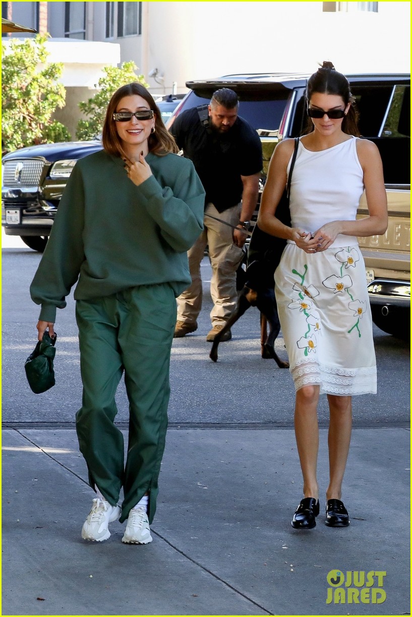 hailey bieber kendall jenner grab lunch beverly grill 21
