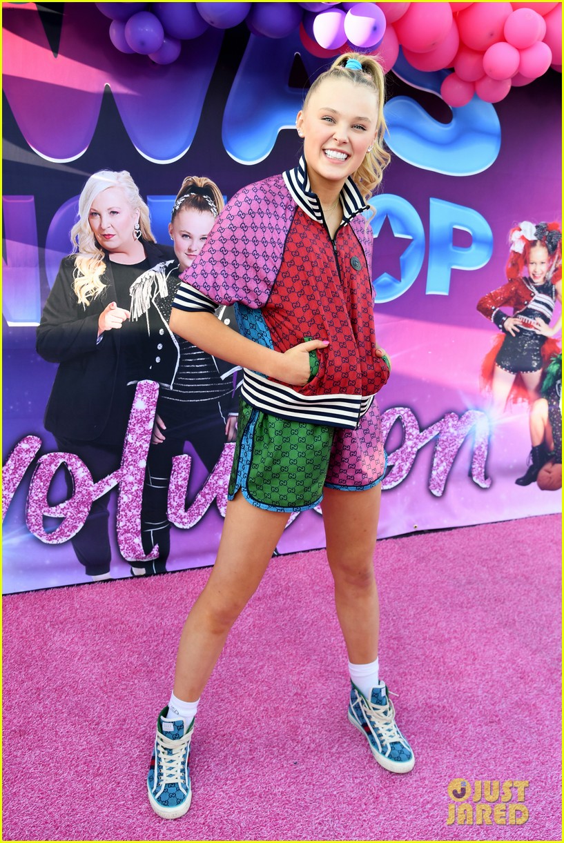 JoJo Siwa & Mom Jessalynn Attend 'Siwas Dance Pop Revolution' Premiere