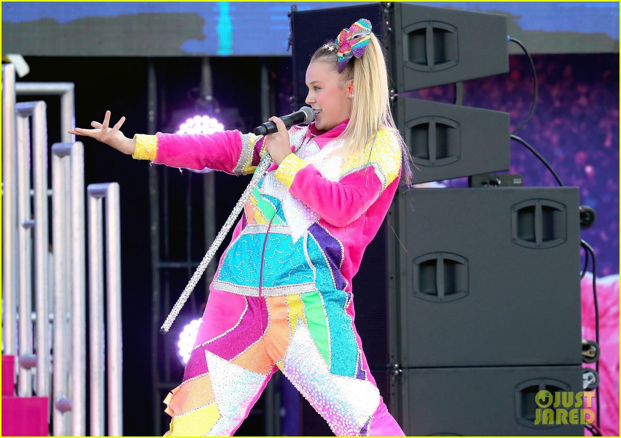 jojo siwa says this is her transition out of child stardom 01