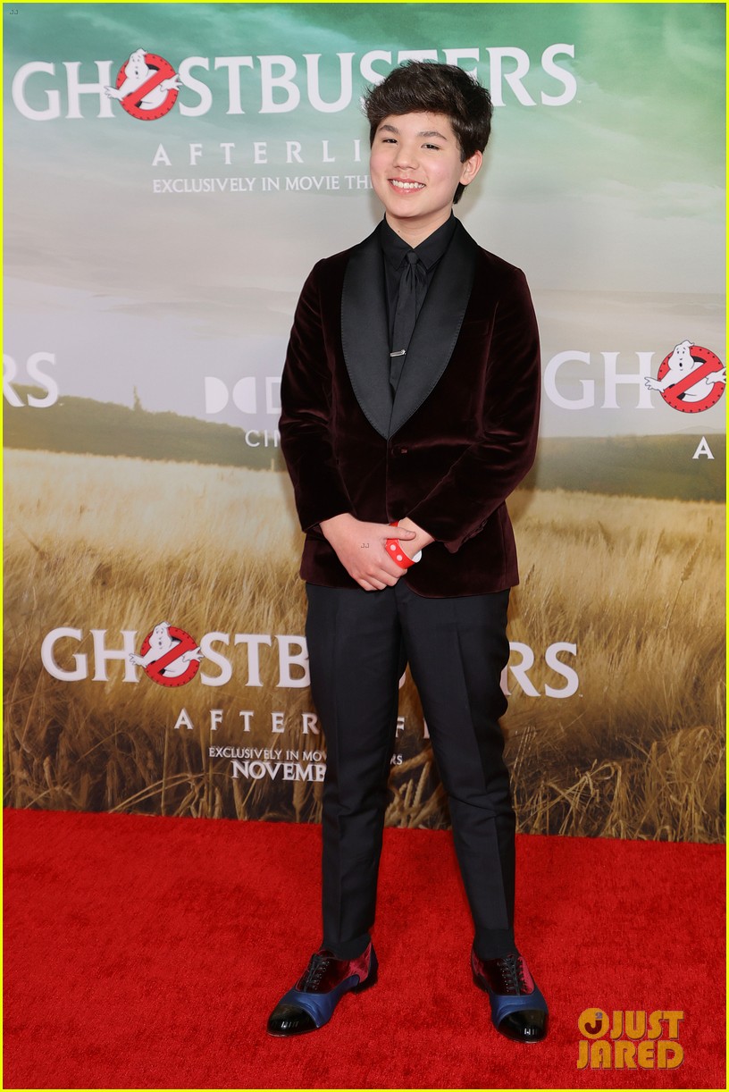 mckenna grace logan kim join more costars at ghostbusters afterlife premiere 03