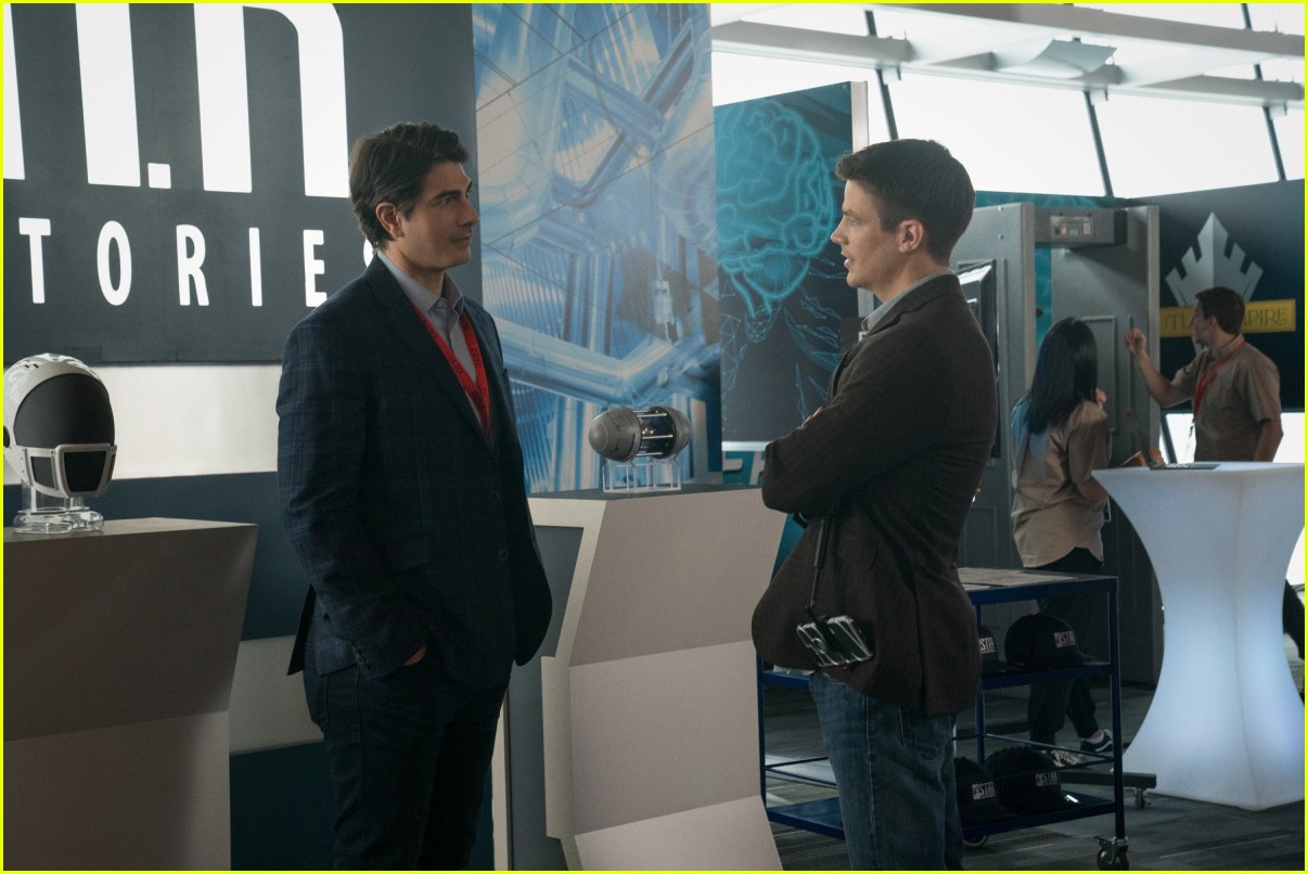 brandon routh returns to arrowverse for the flash armageddon part one 06
