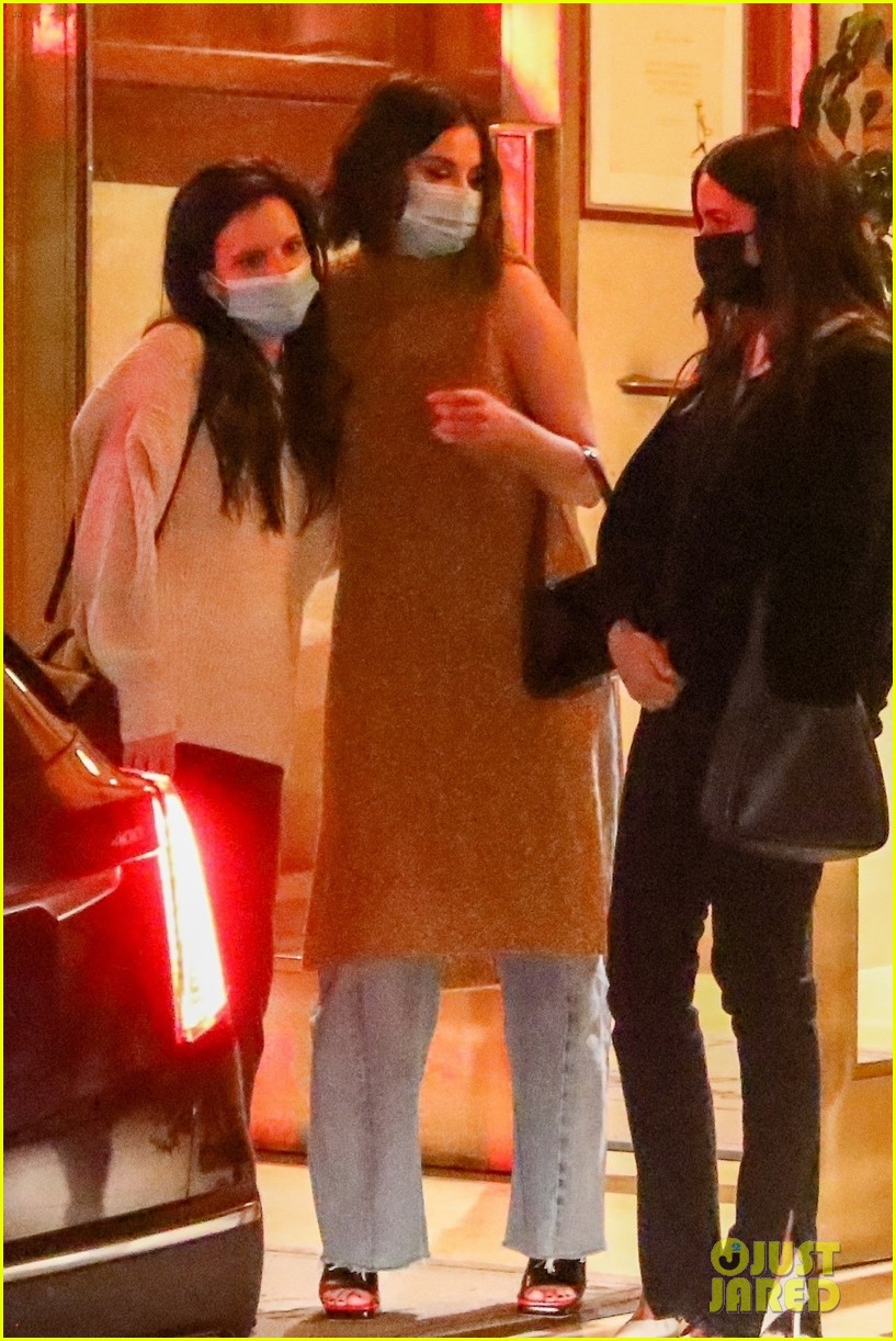 selena gomez leaves sunset tower with friends 03