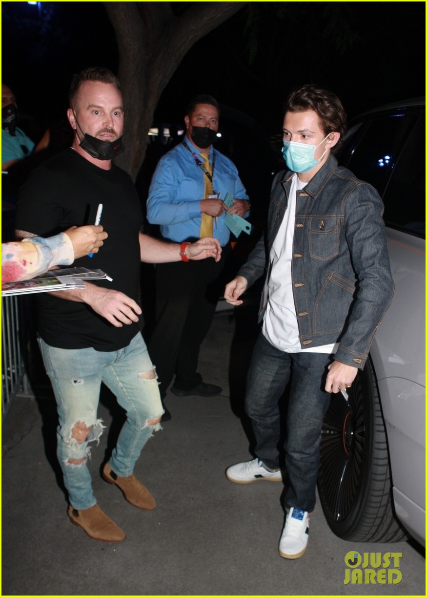 tom holland lakers game arrival pics 02