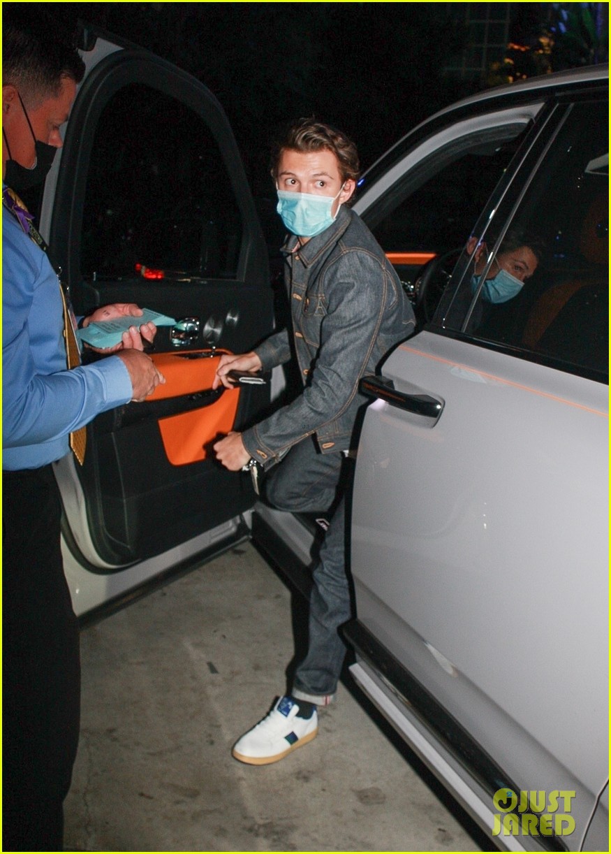 tom holland lakers game arrival pics 15