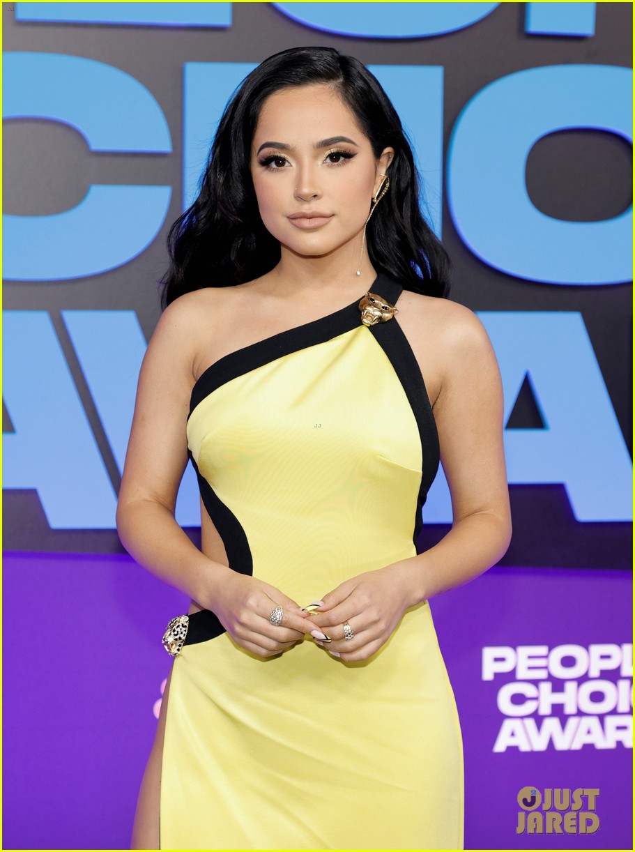 becky g shows some leg at the peoples choice awards 10