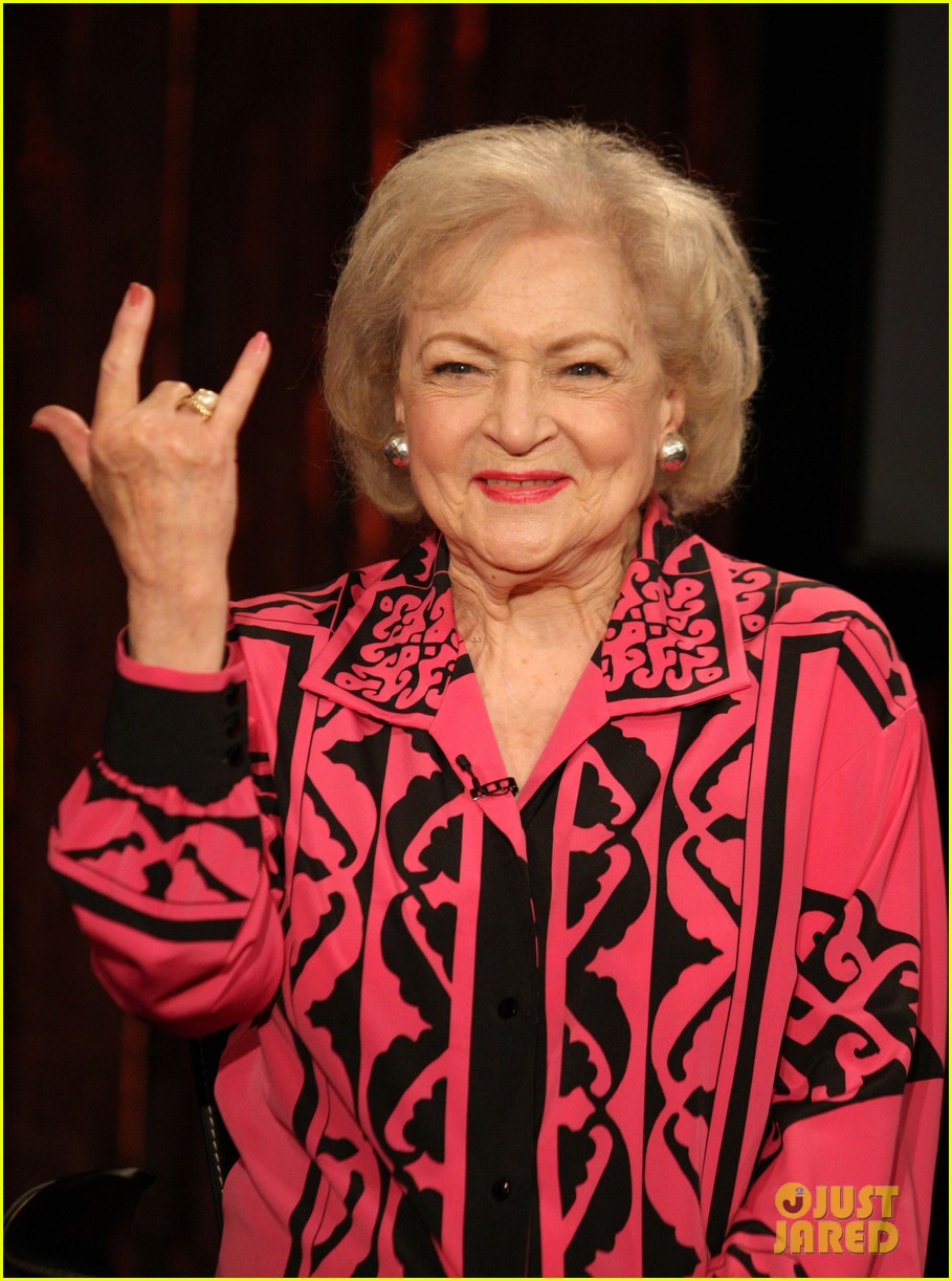betty white dead at 99 02