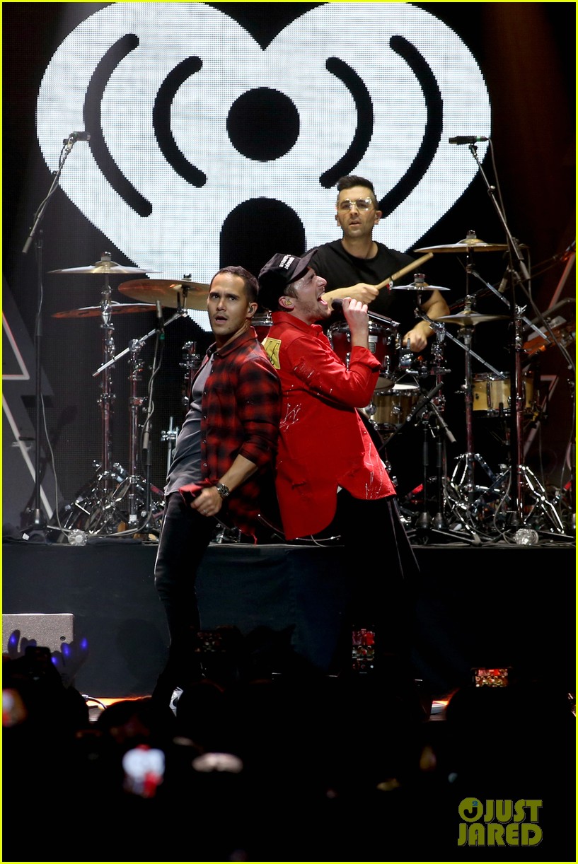 big time rush hit the stage for first show together in years at jingle ball 12