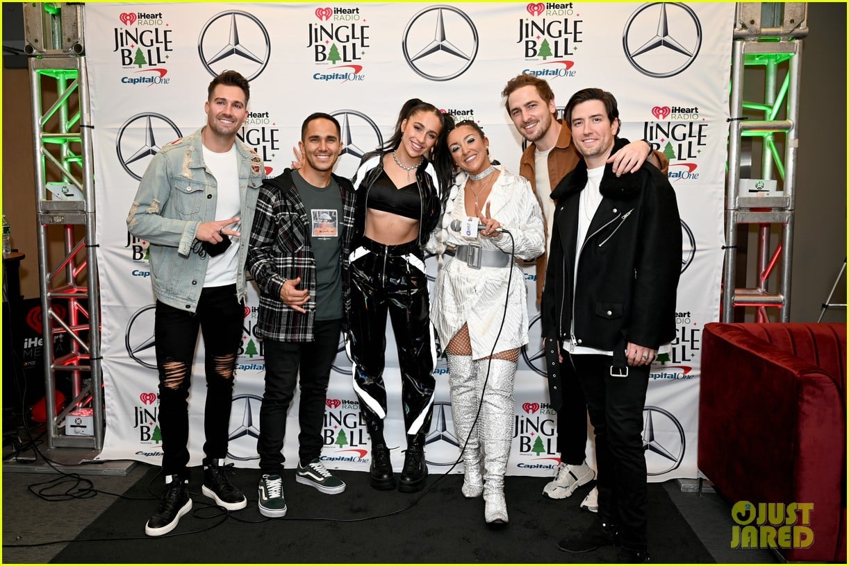 big time rush hit the stage for first show together in years at jingle ball 18