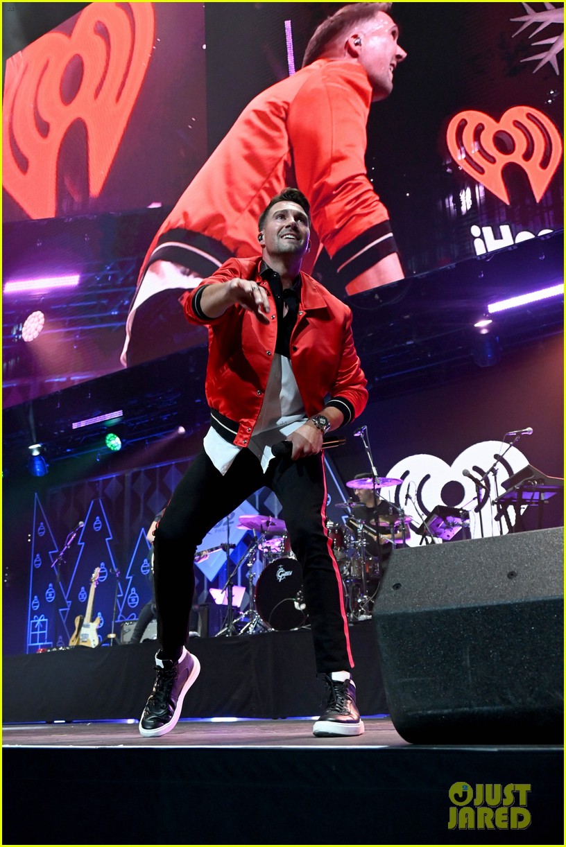 big time rush hit the stage for first show together in years at jingle ball 39