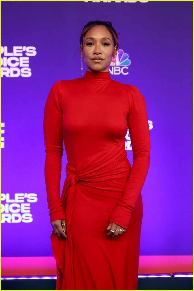 candice patton is lady in red at peoples choice awards 12