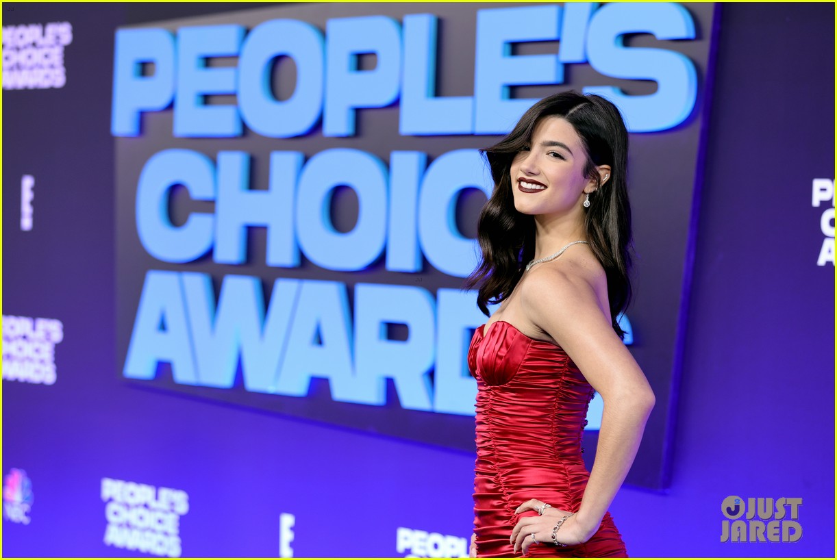 bffs charli damelio avani gregg step out for peoples choice awards 18