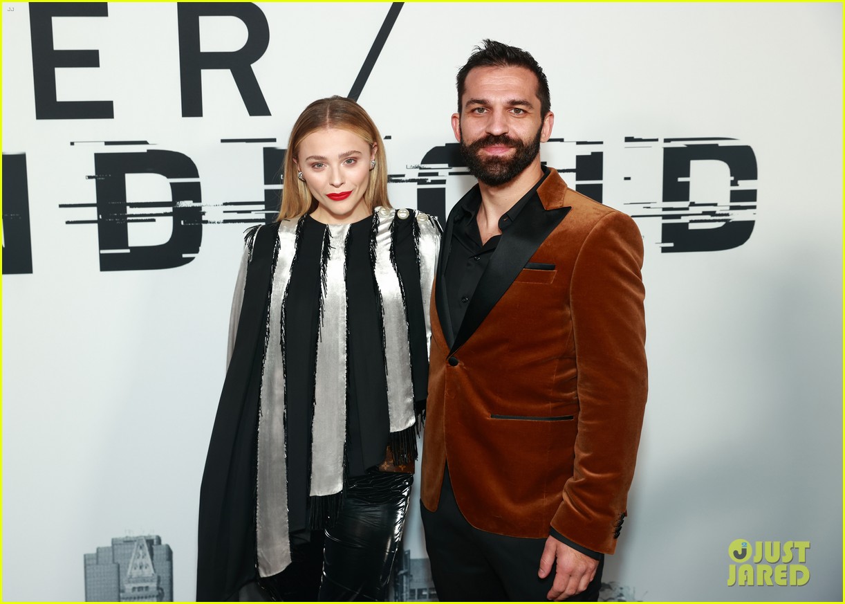 chloe moretz steps out for mother android premiere 08