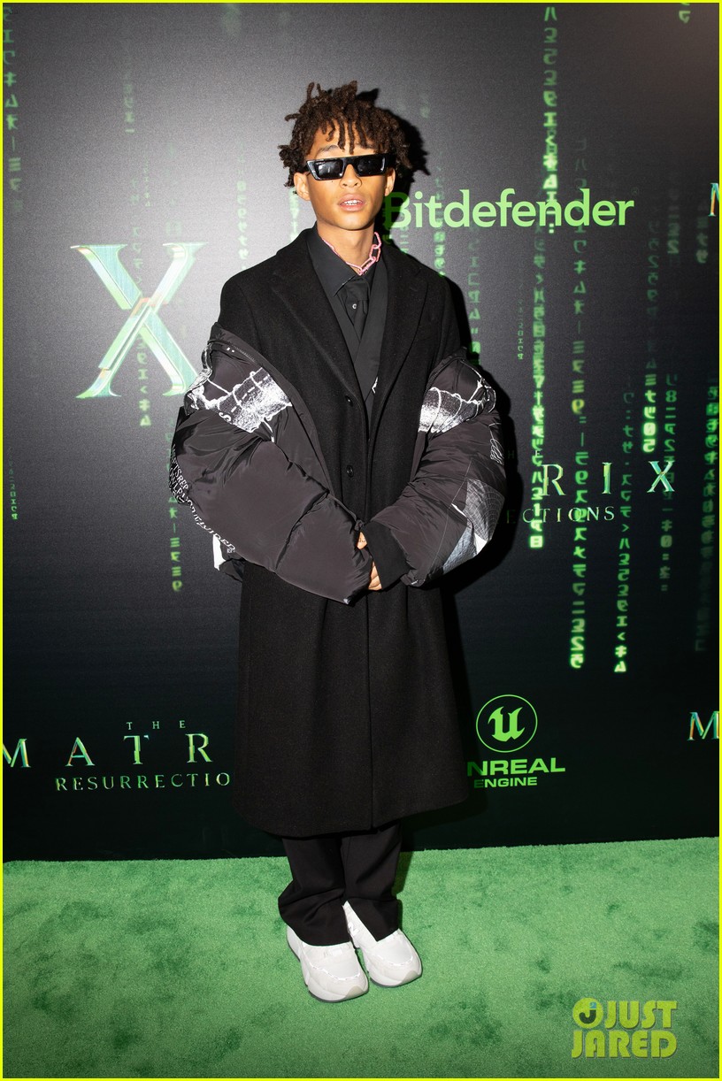 madelyn cline jaden smith show support at matrix resurrections premiere 01