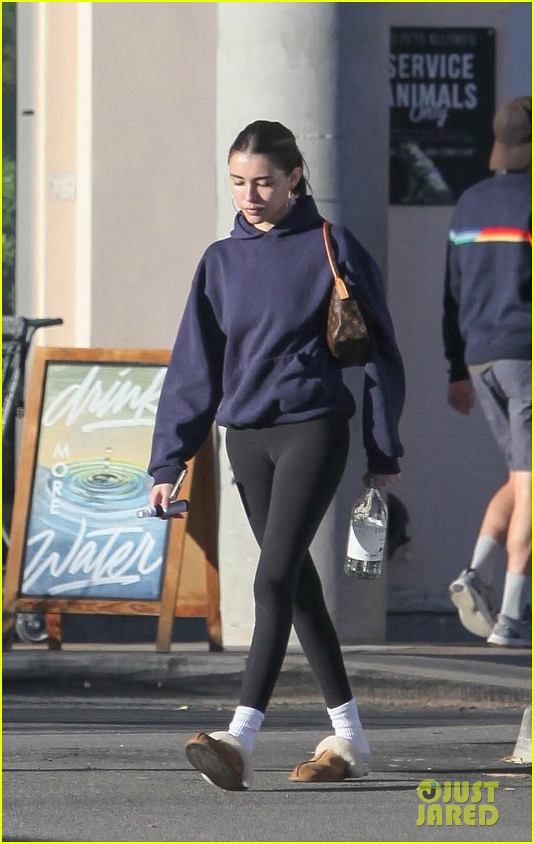 madison beer nick austin make a weekend grocery store run 01