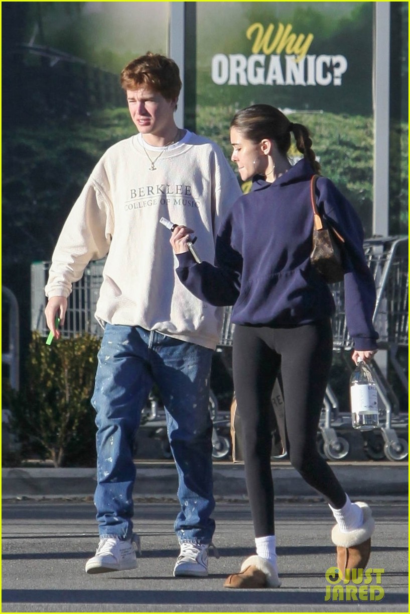 madison beer nick austin make a weekend grocery store run 02
