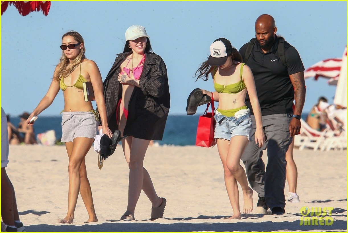Noah Cyrus Goes For Swim In The Ocean With Friends In Miami Photo 1334321 Photo Gallery