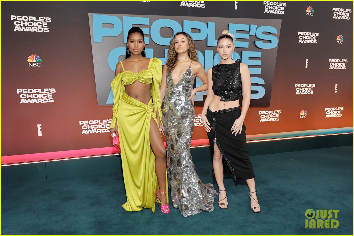 outer banks cast attend peoples choice awards 10