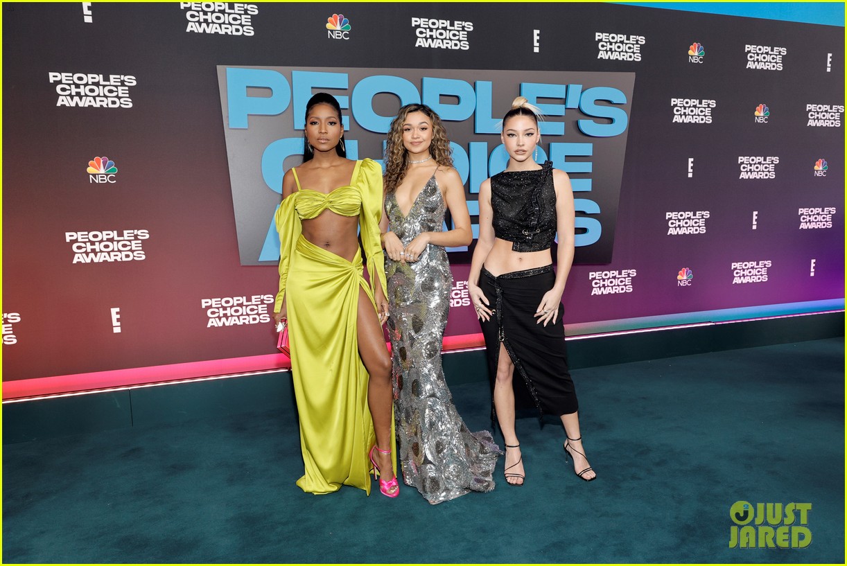 outer banks cast attend peoples choice awards 17