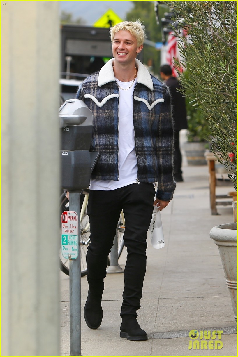 patrick schwarzenegger shows off platinum blonde hair while out in la 01