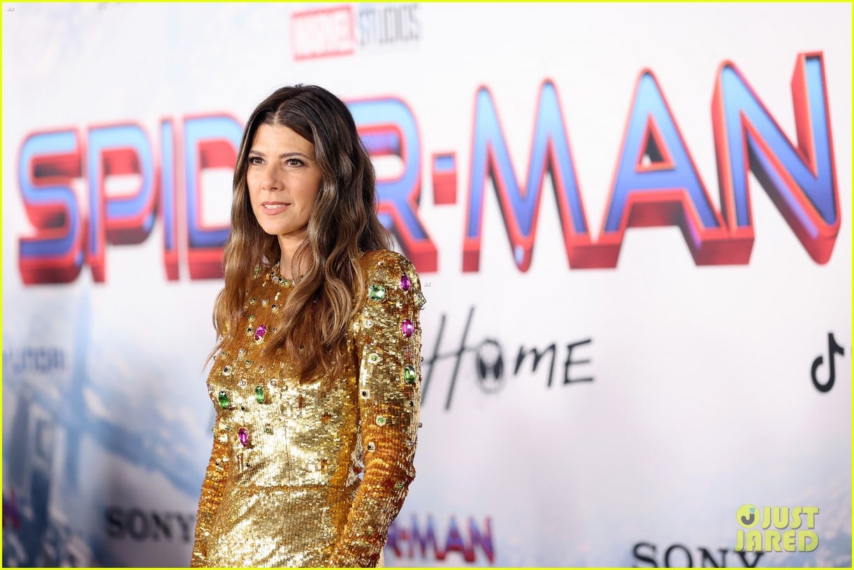 tom holland zendaya are picture perfect at spider man no way home premiere 24