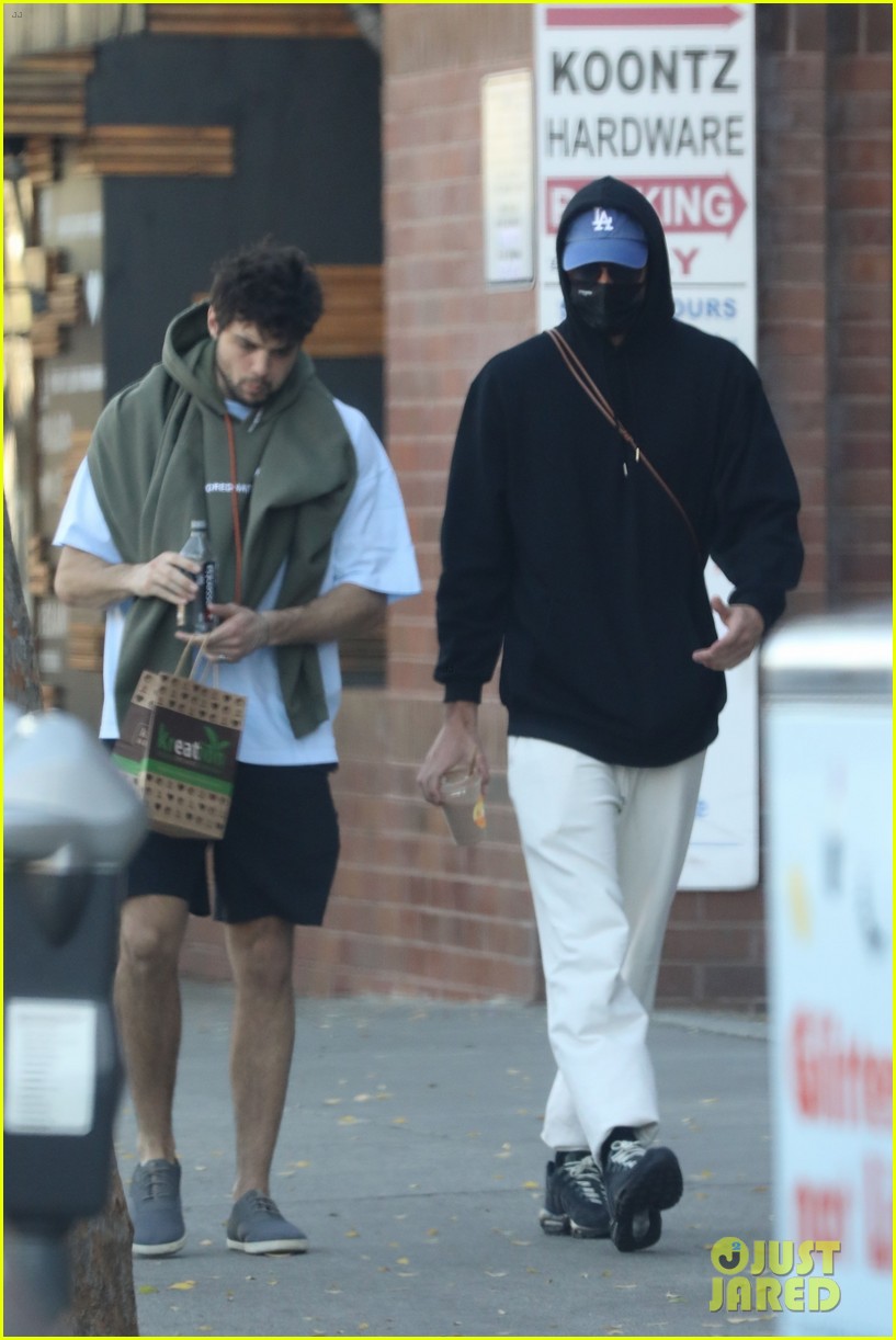jacob elordi noah centineo meet up for afternoon workout 19
