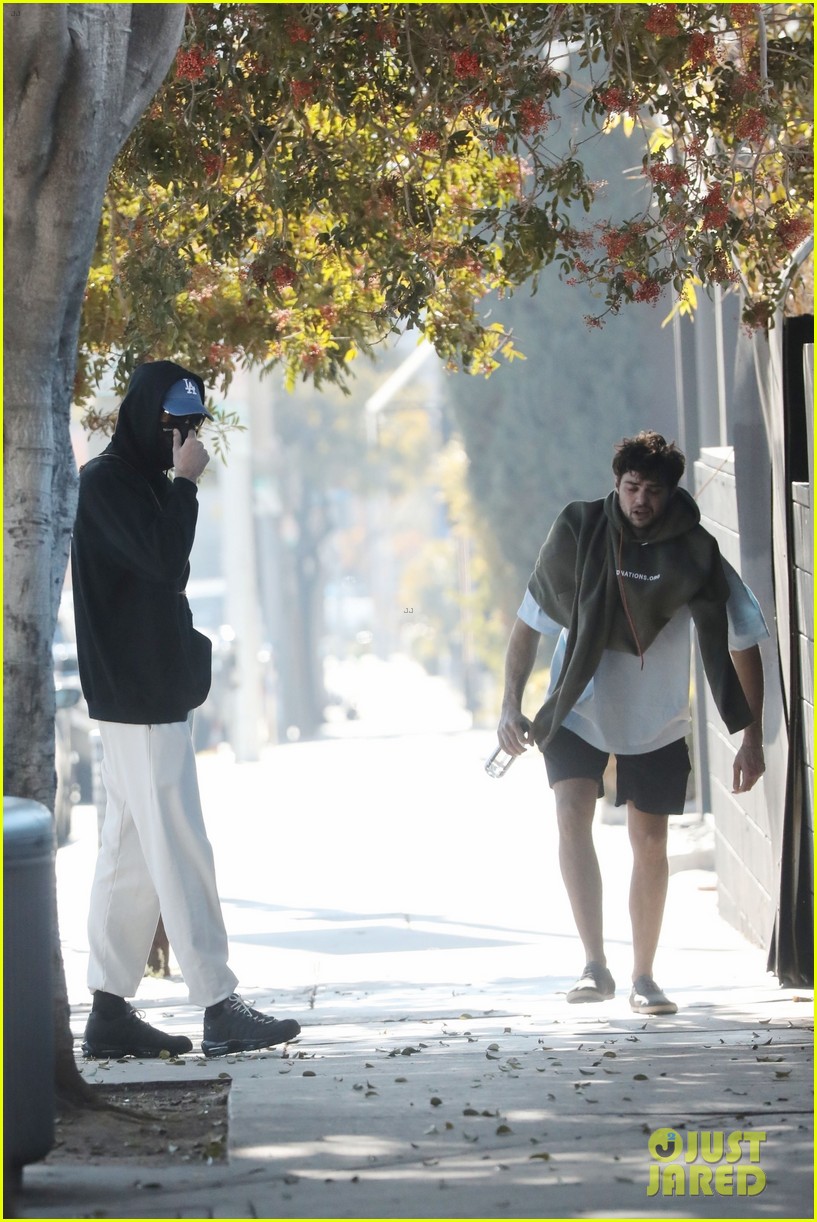 jacob elordi noah centineo meet up for afternoon workout 24