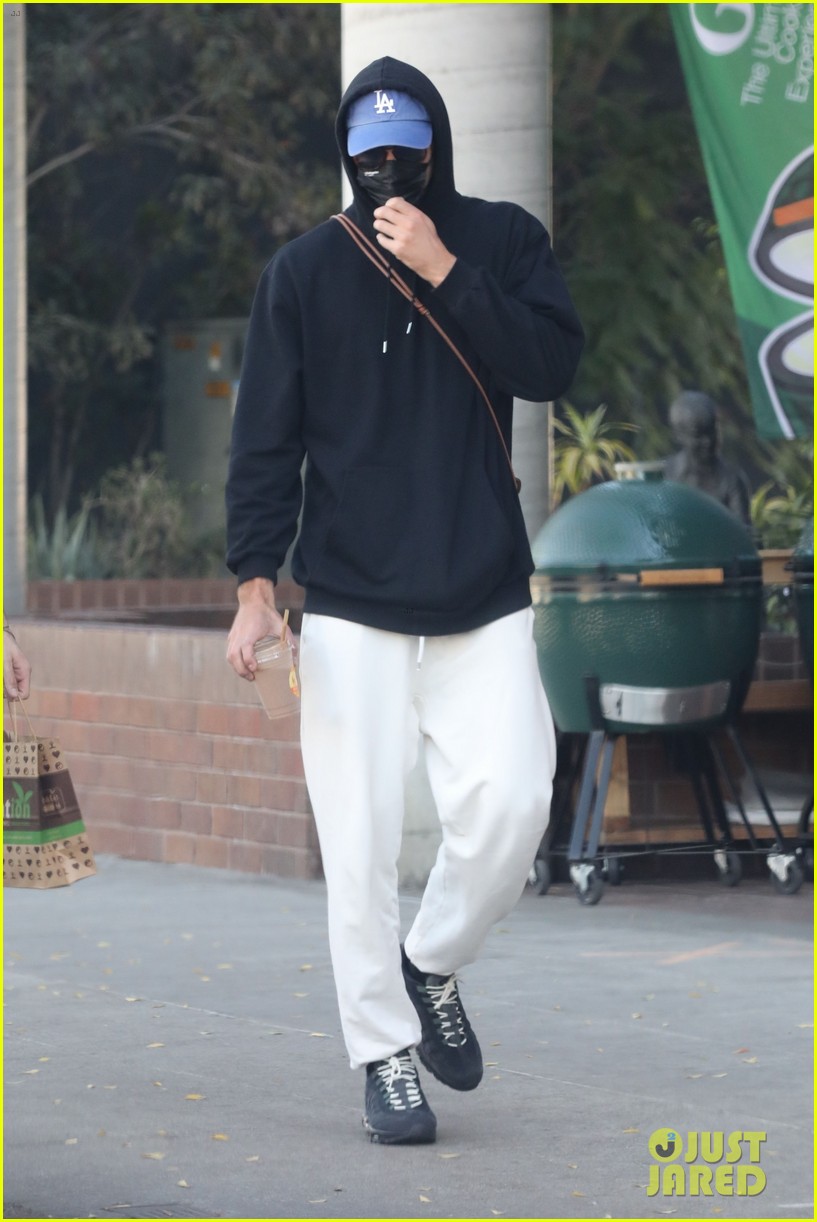 jacob elordi noah centineo meet up for afternoon workout 29
