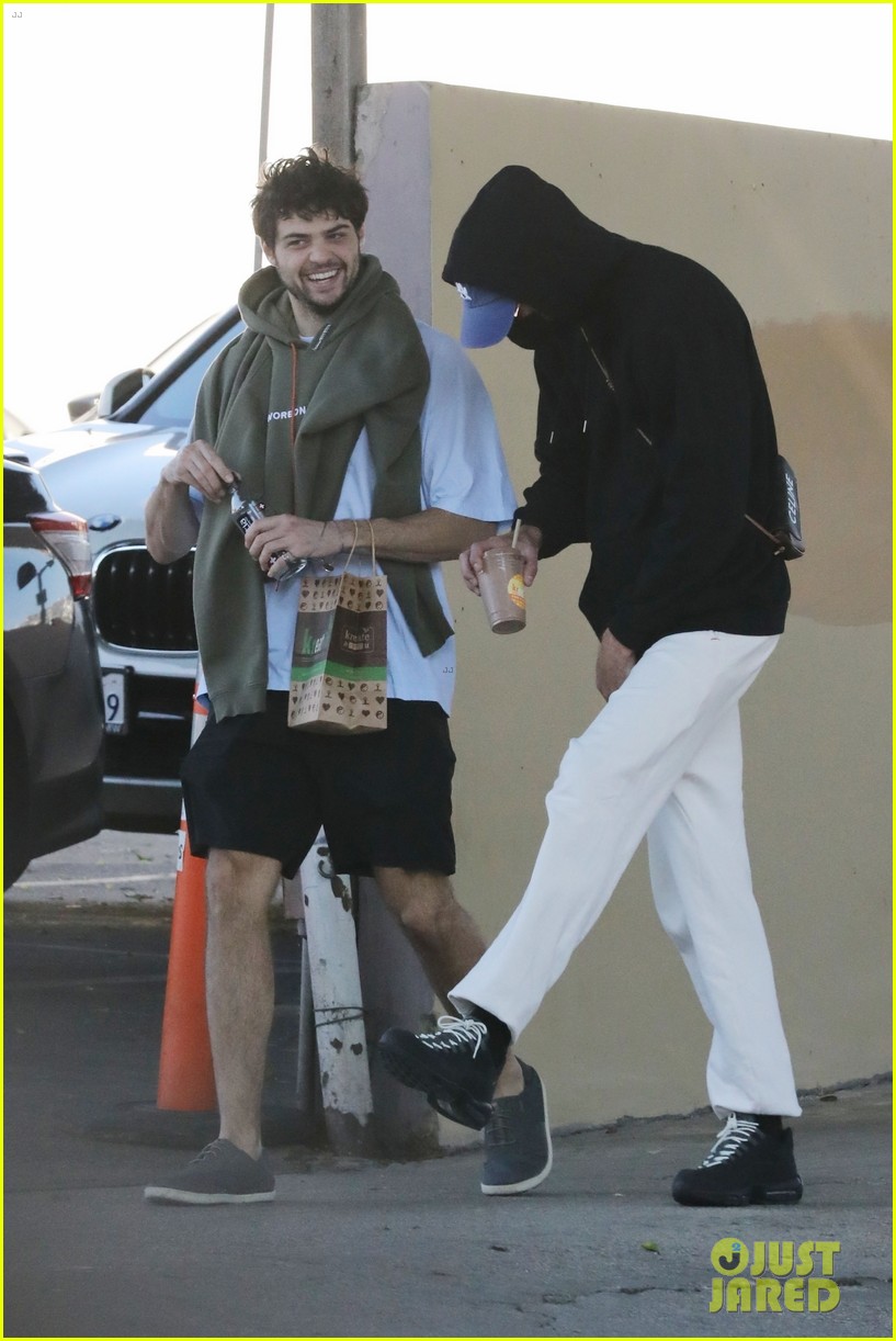 jacob elordi noah centineo meet up for afternoon workout 33