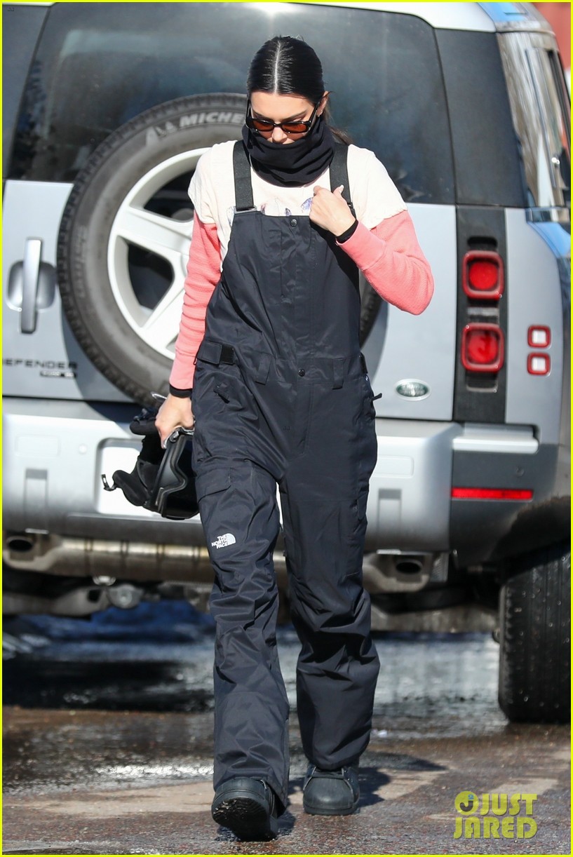 kendall jenner solo ski day 22