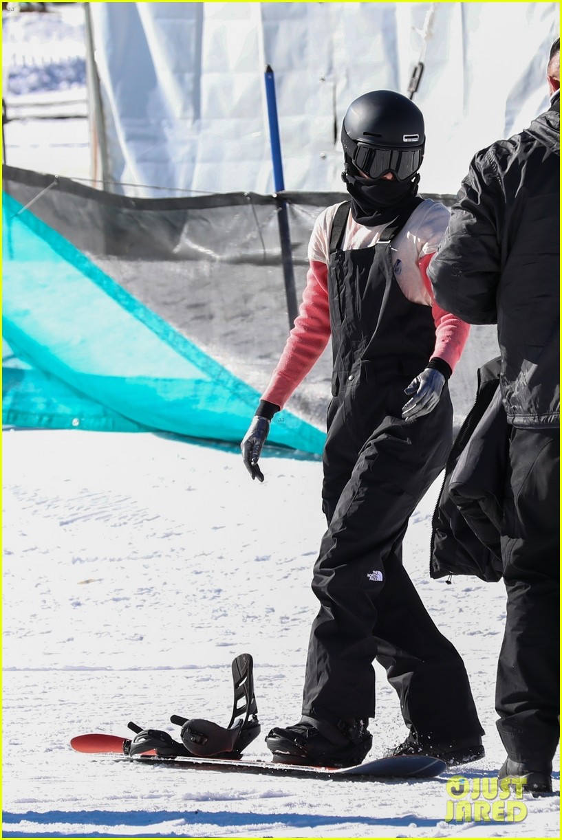 kendall jenner solo ski day 39