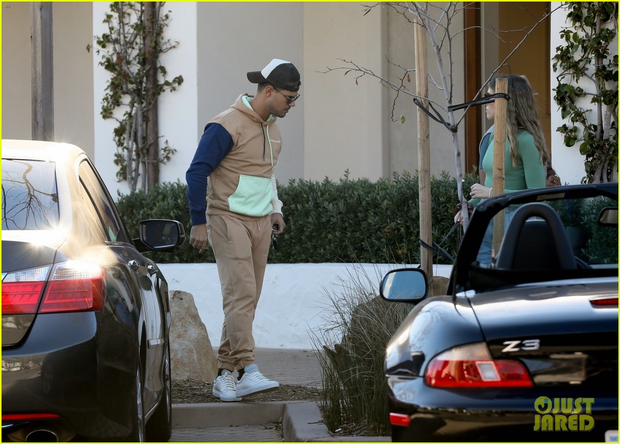 taylor lautner tay dome out together 46