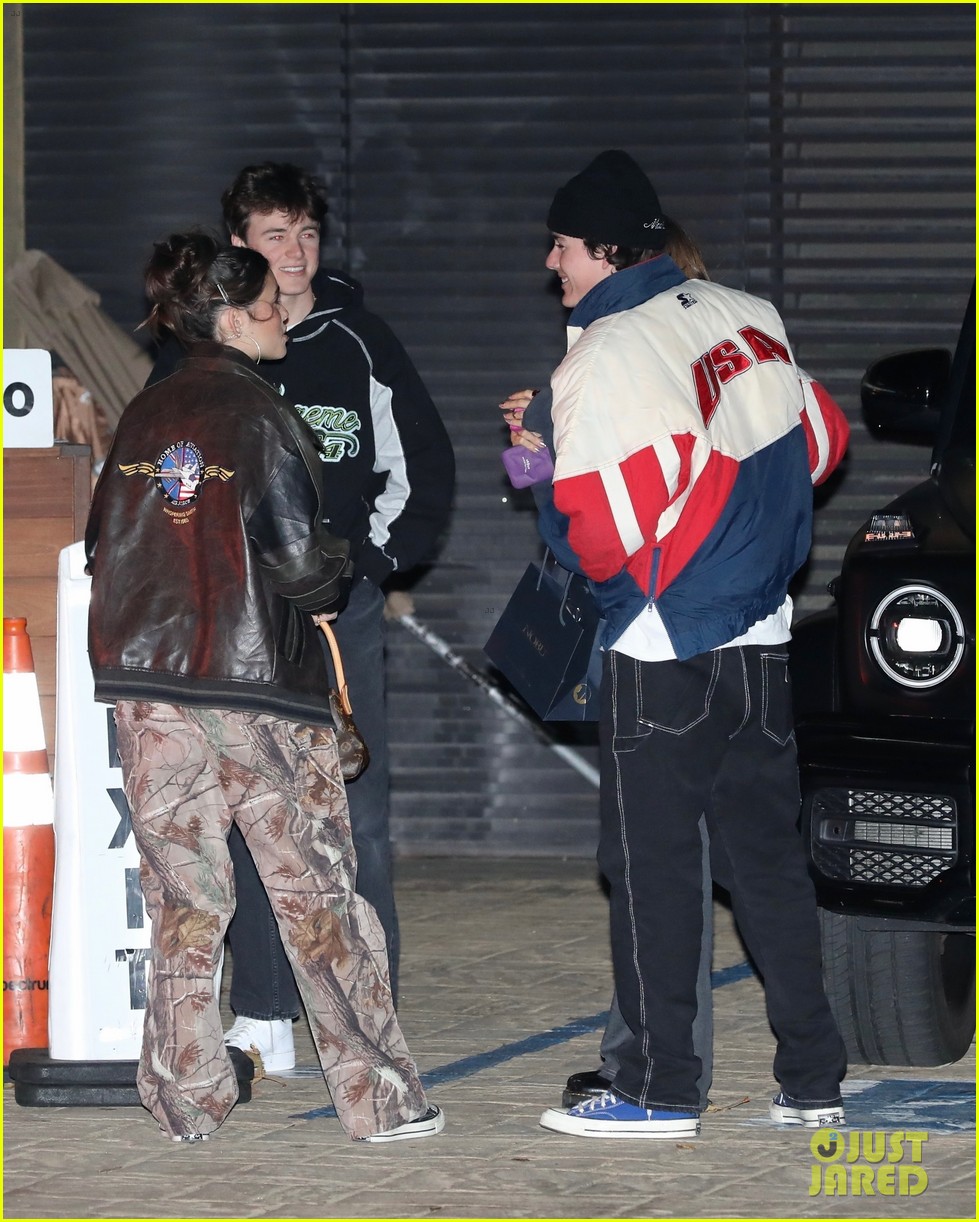 madison beer nick austin hold hands on night out 04