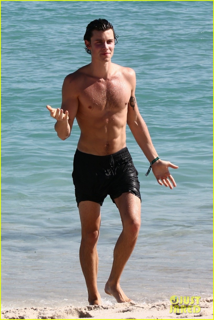 shawn mendes shows off his shirtless bod at the beach 07
