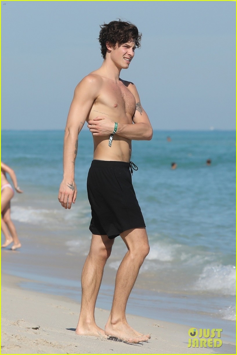 shawn mendes shows off his shirtless bod at the beach 10