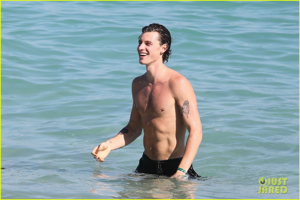 shawn mendes shows off his shirtless bod at the beach 15