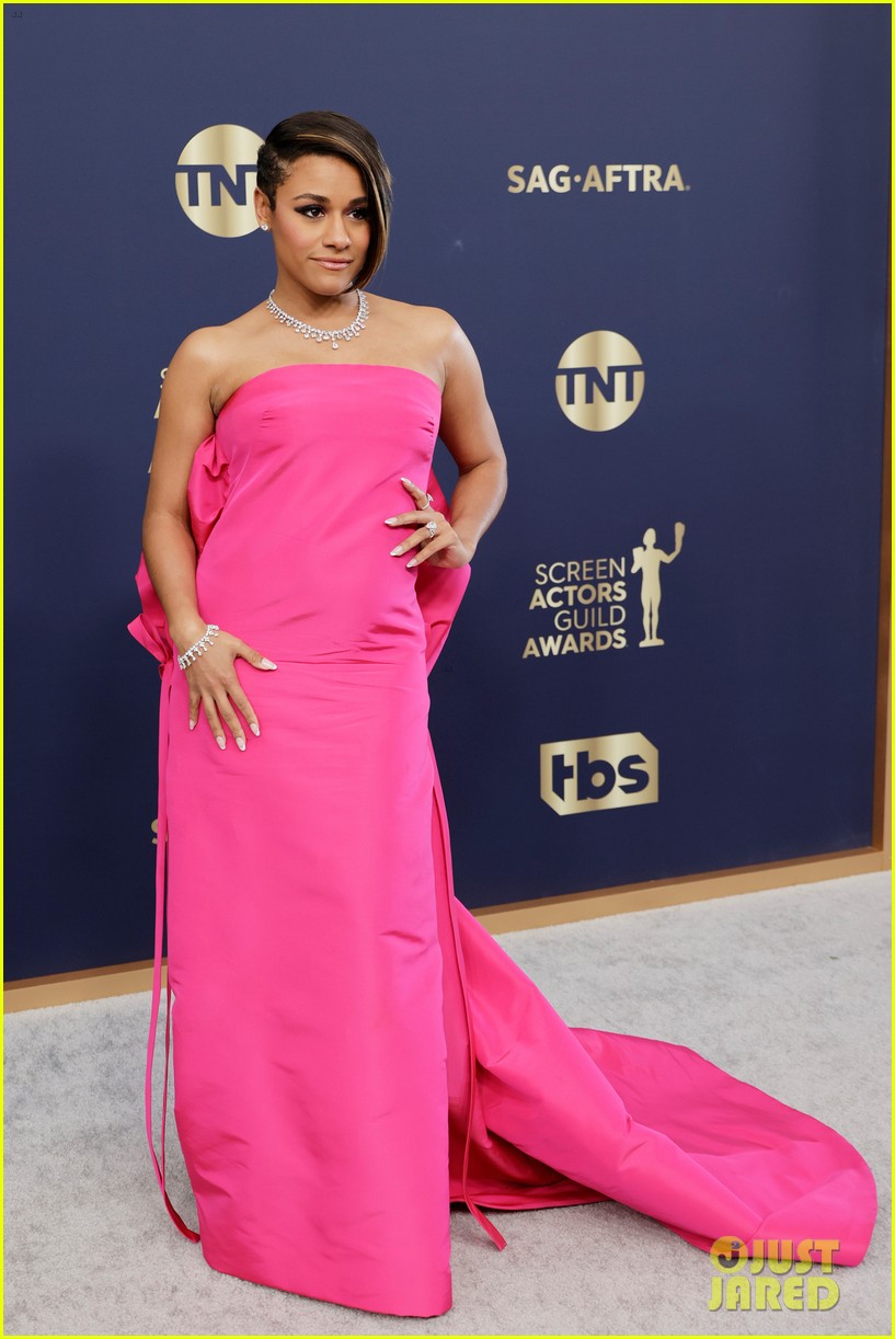Ariana DeBose Is Pretty In Pink at SAG Awards 2022 Photo 1339681