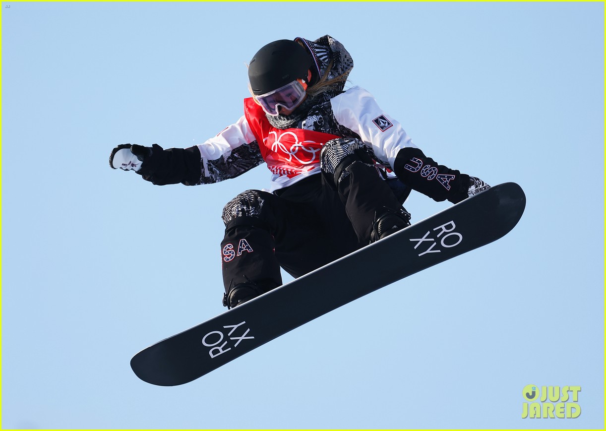chloe kim falls to her knees after incredible half pipe run at beijing winter olympics 20