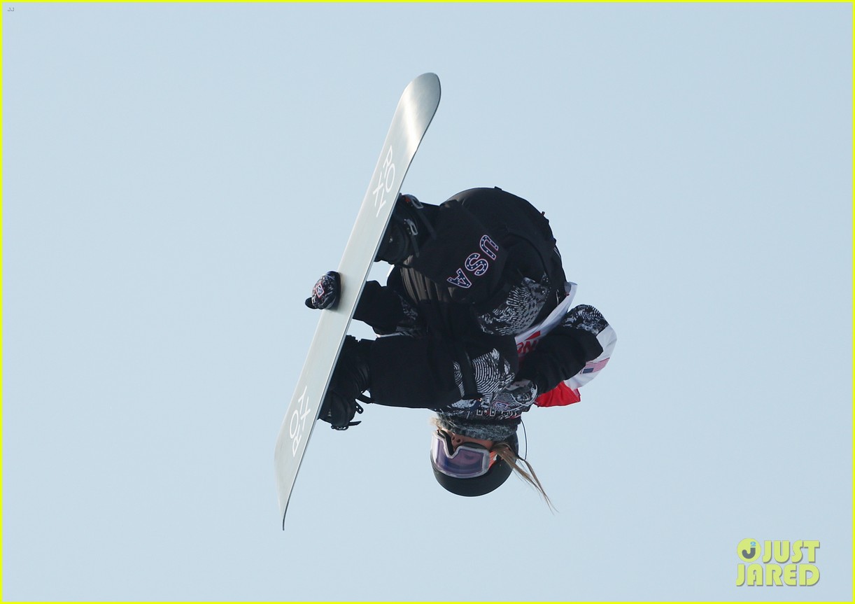 chloe kim falls to her knees after incredible half pipe run at beijing winter olympics 22