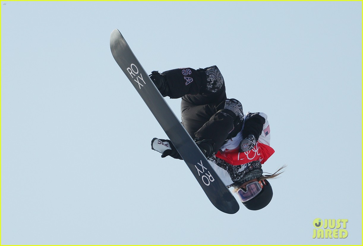 chloe kim falls to her knees after incredible half pipe run at beijing winter olympics 23