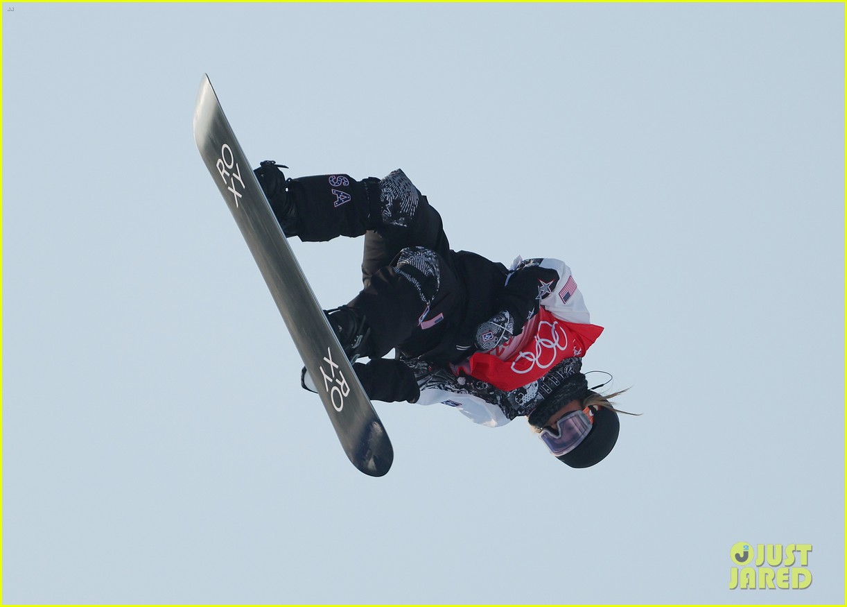 chloe kim falls to her knees after incredible half pipe run at beijing winter olympics 28