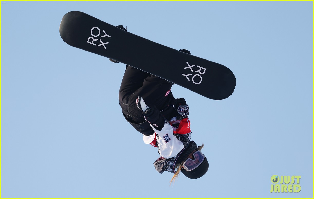 chloe kim falls to her knees after incredible half pipe run at beijing winter olympics 29
